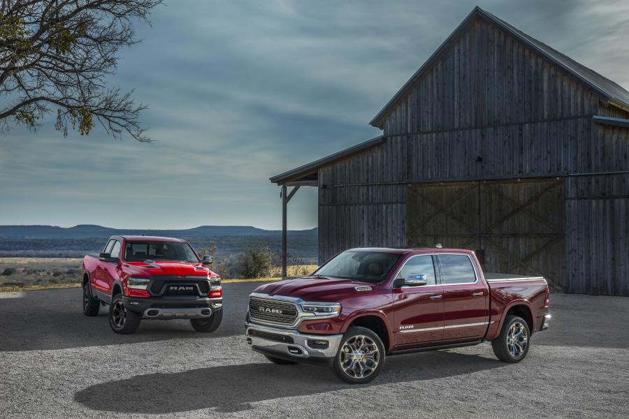  Dodge Ram 1500 Limited Crew Cab (DT) 2018 года  (фото 2 из 36)